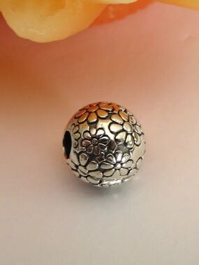 Pandora Lazy Daisy Clip Charm